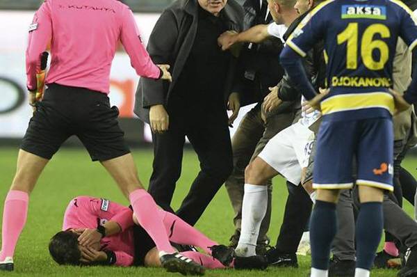 [오피셜]'충격 또 충격' 튀르키예, 선수 1024명 출전 정지 징계…심판 이어 '베팅스캔들' 일파만파→선수 부족, FIFA에 이적 연장 요청