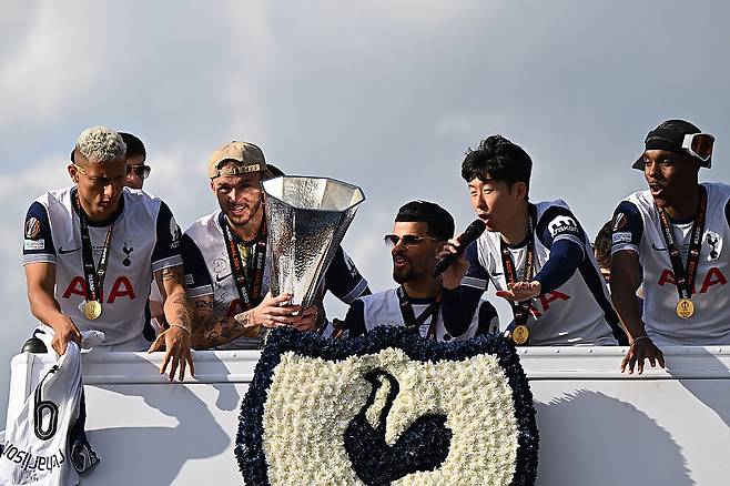 “흥민이형, 챔스 뛸 것 같아” 조만간 ‘오피셜’ 공식발표 나올 수도…콜로 무아니 이탈한 토트넘, 엔트리 변경→마티스 텔 포함 전망