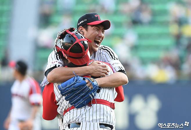 [단독] '롸켓' 이동현 해설위원, 7년 만에 친정 LG 복귀…2군 코치로 지도자 생활 시작