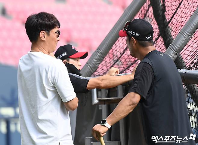 [단독] '롸켓' 이동현 해설위원, 7년 만에 친정 LG 복귀…2군 코치로 지도자 생활 시작