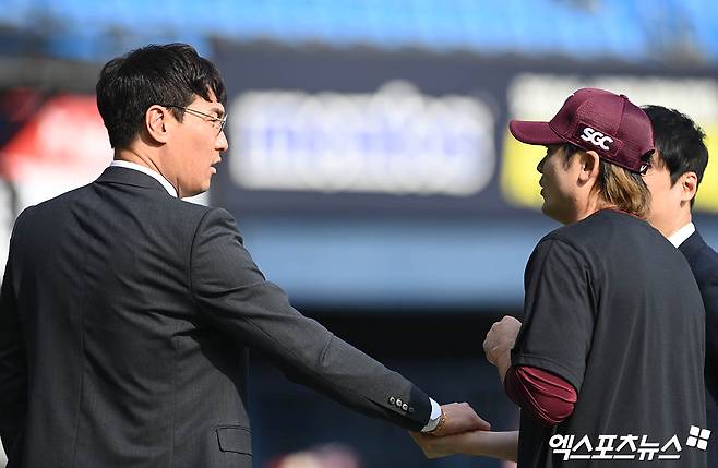 [단독] '롸켓' 이동현 해설위원, 7년 만에 친정 LG 복귀…2군 코치로 지도자 생활 시작