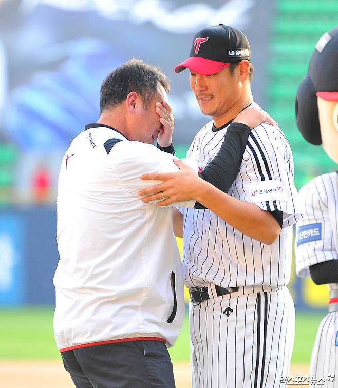 [단독] '롸켓' 이동현 해설위원, 7년 만에 친정 LG 복귀…2군 코치로 지도자 생활 시작