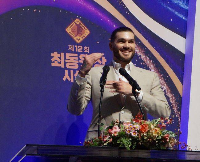 '만장일치' 최동원상, 시상식 참가한 폰세에게 물었다.