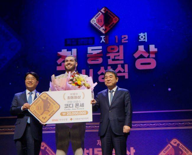 '만장일치' 최동원상, 시상식 참가한 폰세에게 물었다.