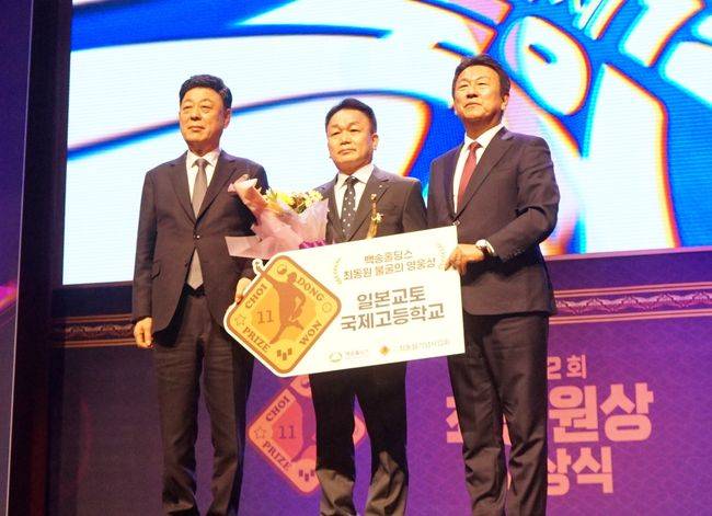 '만장일치' 최동원상, 시상식 참가한 폰세에게 물었다.