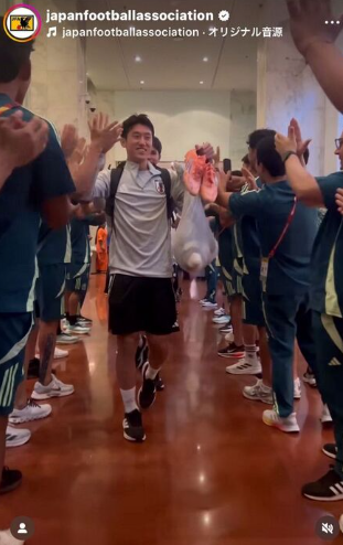 '한국과 명승부' 일본에는 꽃길 깔아줬다…FIFA 회장 극찬