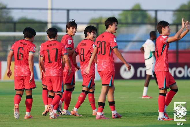 韓 축구 이럴 수가!…월드컵 무패 통과, 그런데 잉글랜드와 붙다니→U-17 월드컵 32강 '축구종가' 맞대결