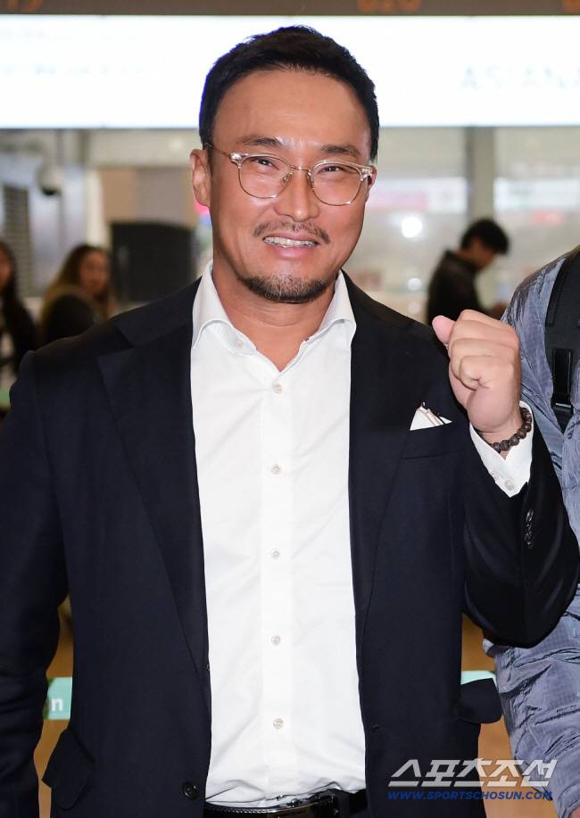 [단독] '홈런 공장장' 정경배 코치, 김태형 감독 손잡았다…'홈런 꼴찌' 롯데 타선 부활 이끈다