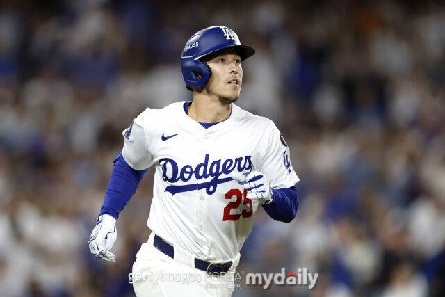'아뿔싸' 류지현 감독, 최강 WBC 멤버 못 꾸리나…'LAD 우승 주역' 한국계 유틸리티 발목 수술