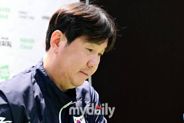 '아뿔싸' 류지현 감독, 최강 WBC 멤버 못 꾸리나…'LAD 우승 주역' 한국계 유틸리티 발목 수술