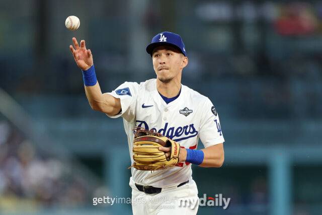 '아뿔싸' 류지현 감독, 최강 WBC 멤버 못 꾸리나…'LAD 우승 주역' 한국계 유틸리티 발목 수술