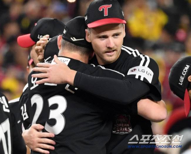 LG 사실상 외국인 구성 완료. 3명 재계약+웰스 메디컬 테스트만 남아. 김현수,박해민만 잡으면 끝