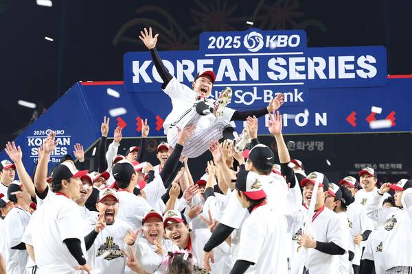 우승 돈방석 앉은 LG트윈스, 문제는 '머니' 아닌 '한도 머니' [더게이트 FOCUS]