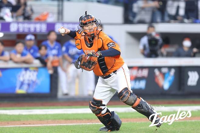 ‘파격’ 한화는 어떤 확신이 있었나, 입단 2년 만에 플레잉코치라니,… 세 토끼 다 잡은 '한 수'