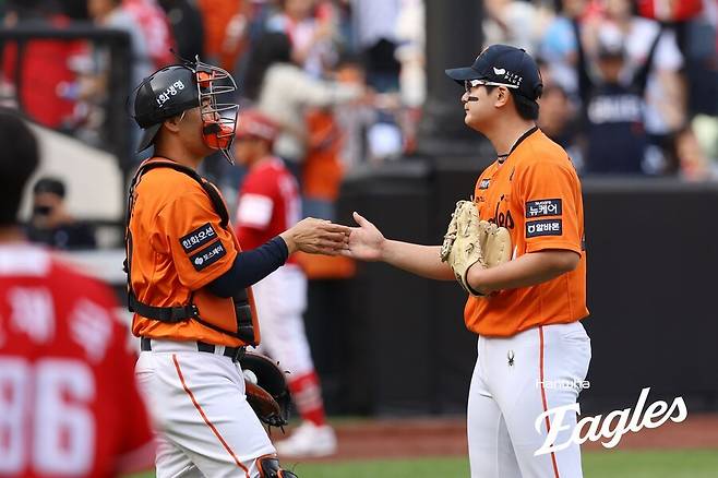 ‘파격’ 한화는 어떤 확신이 있었나, 입단 2년 만에 플레잉코치라니,… 세 토끼 다 잡은 '한 수'