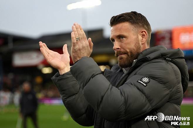 황희찬의 울버햄프턴, 위약금 약 57~76억 내고 미들즈브러 5개월 차 에드워즈 감독 전격 선임···“집으로 돌아온 기분”