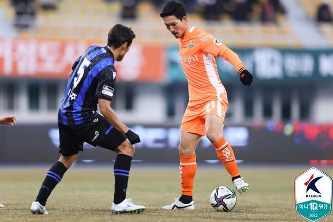 “K리그 일부 선수들, 짧은 거리 패스도 잘 못했다”…충격 폭로하더니, 일본 4부 리그행→’리그 파괴 수준이다’ 극찬