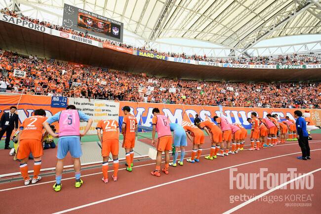 ‘충격’ 곰 습격받아 사망→훈련장 전격 폐쇄 결정했는데…’2주’ 만에 공개 훈련 재개→’순찰 결과 이상 없었어’