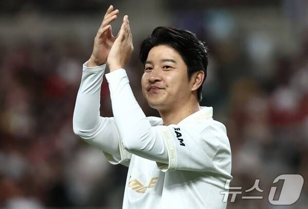 '소신 발언' 박지성, 최선 다했다고 '악플 세례 박주호'...팬들 향해 일침