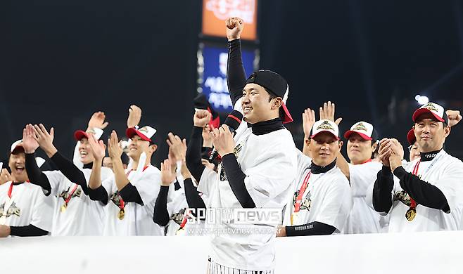 LG 김현수-박해민 잔류 총력전… 그런데 외부에서 ‘오버페이’하면 놓친다고 왜?