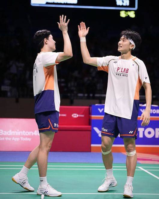 안세영보다 먼저 10관왕? '韓 배드민턴 자랑' 남복 1위 서승재-김원호, 기세 미쳤다...日 팀 꺾고 구마모토 마스터즈 16강 진출