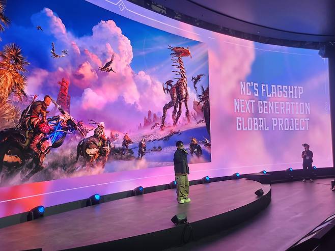 '택진이형 작정했다' 엔씨가 꽁꽁 숨겨온 초대형 프로젝트 세계 최초 공개 [지스타 2025]