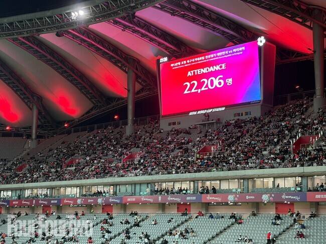 [442.told] A매치 흥행 또 실패하나...'2만명 충격' 홍명보호, 볼리비아-가나전도 곳곳 빈자리 우려