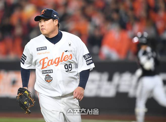 8년 170억인데 고작 9승? 류현진의 ‘찐’ 가치는 따로 있다…‘꼴찌 DNA’ 한화를 바꾼 숨은 1등 공신 [SS포커스]