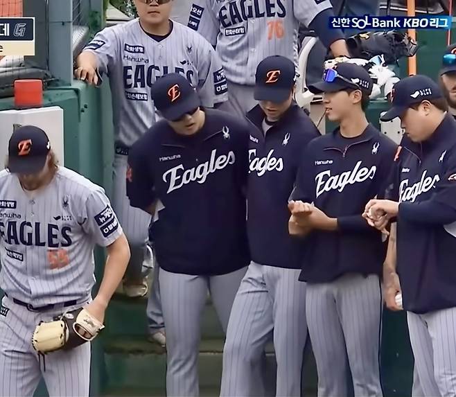 8년 170억인데 고작 9승? 류현진의 ‘찐’ 가치는 따로 있다…‘꼴찌 DNA’ 한화를 바꾼 숨은 1등 공신 [SS포커스]