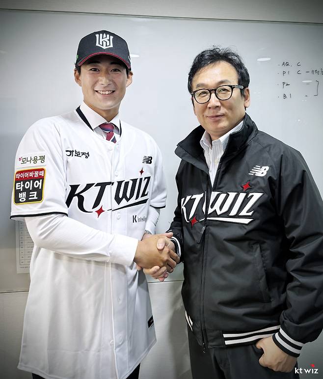 '우린 너만 보고 있었어' 어떻게 1억7000만원으로, 154km 강속구 투수를 데려왔나