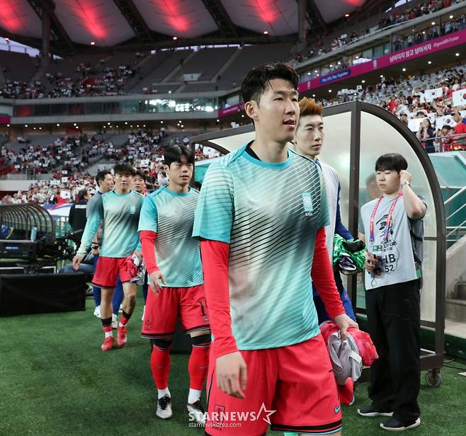 '평균 54분' 급격히 줄어든 손흥민 출전시간, 홍명보