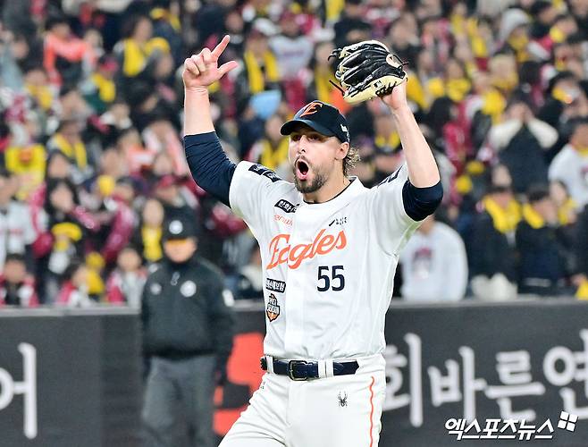 '한화 원투펀치 해체라니' 폰세와 결별 유력한데, 와이스까지 간다고?…아내는