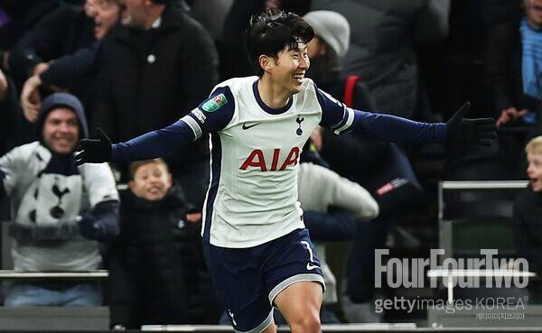 “우리가 알던 손흥민 모습 그대로네” 눈물 삼킨 토트넘 팬들…변함없는 쏘니 향해 ‘찬사’