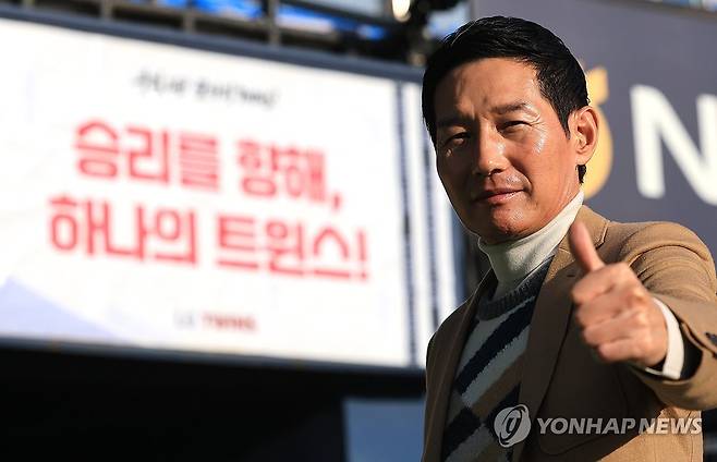 염경엽 LG 감독이 코치에게…