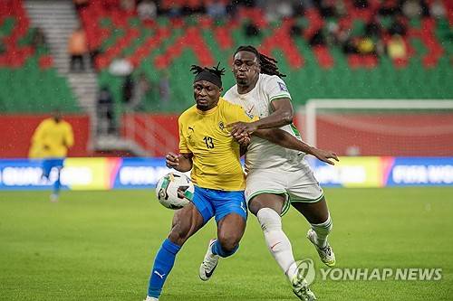 '손흥민이 그렇게 응원했는데' 부앙가 끝내 눈물…월드컵 꿈 무너졌다→가봉, PO 준결승서 나이지리아에 1-4 연장전 패배
