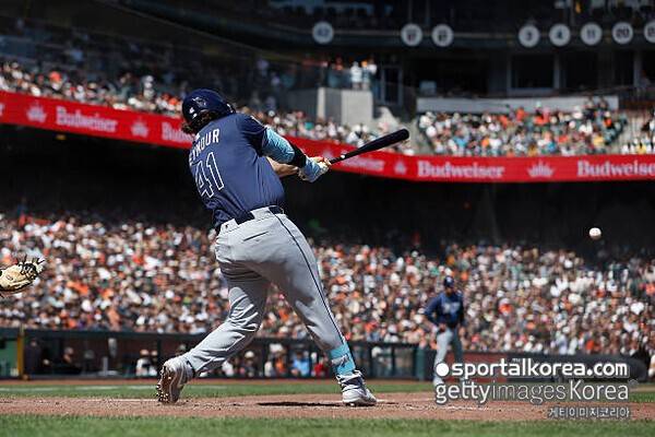 설마 한국 오는거 아니지? 김하성 송구 잡아줬던 前 동료, 미국 떠나 아시아행 추진