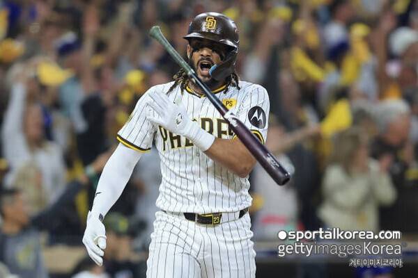 '이럴 수가' 김하성 친정팀 초비상…샌디에이고, 4300억 빚더미에 '매각 검토' 공식화