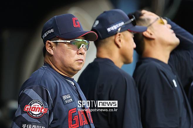 박찬호 계약 임박했다는데…김태형 또 FA 선물 못받고 한숨? 롯데는 '다른 돌파구' 생각하고 있나