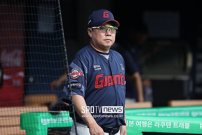 박찬호 계약 임박했다는데…김태형 또 FA 선물 못받고 한숨? 롯데는 '다른 돌파구' 생각하고 있나