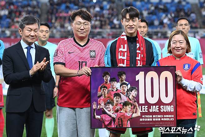 韓 축구, 또 하나의 레전드 탄생했다…'A매치 100경기' 이재성, 국대 데뷔했던 대전서 기념식 진행 [대전 현장]
