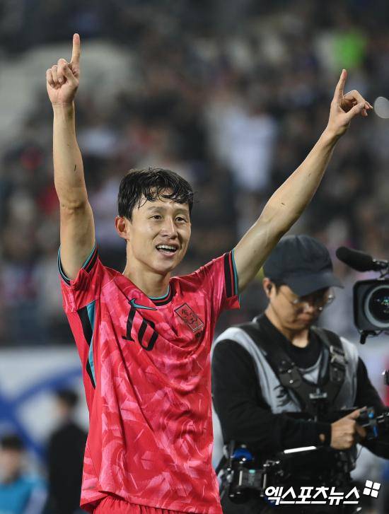 韓 축구, 또 하나의 레전드 탄생했다…'A매치 100경기' 이재성, 국대 데뷔했던 대전서 기념식 진행 [대전 현장]