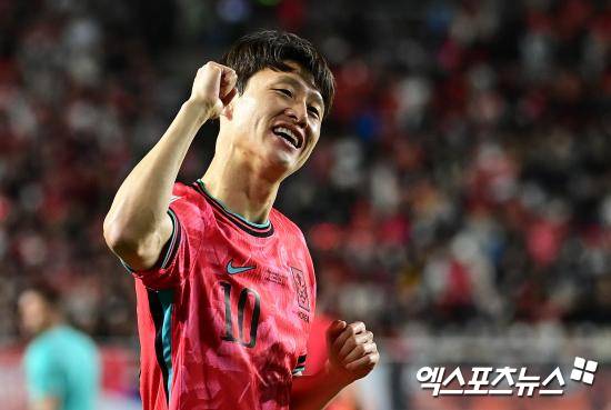 韓 축구, 또 하나의 레전드 탄생했다…'A매치 100경기' 이재성, 국대 데뷔했던 대전서 기념식 진행 [대전 현장]