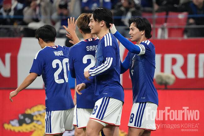 [442.review] ‘미나미노 선제골 + 도안 추가골’ 일본, 가나에 2-0 완승… 끝까지 이어진 압박으로 가나 완전 봉쇄