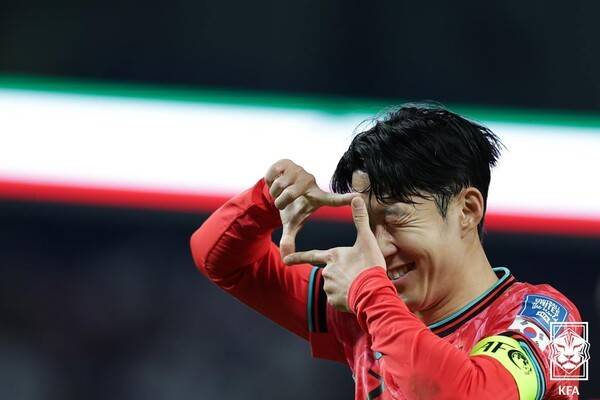 [STN 현장] '손흥민이 난세의 영웅' 기가 막힌 프리킥 골 작렬! 홍명보호, 볼리비아 상대 1-0 후반 진행 중