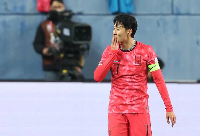 SON 프리킥 없었으면 아찔...홍명보호,