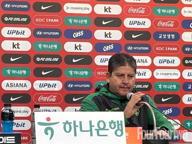 [442.live] 홍명보호에 무너진 볼리비아 감독 탄식,