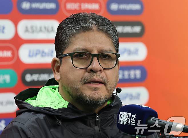 한국에 패배한 볼리비아 감독