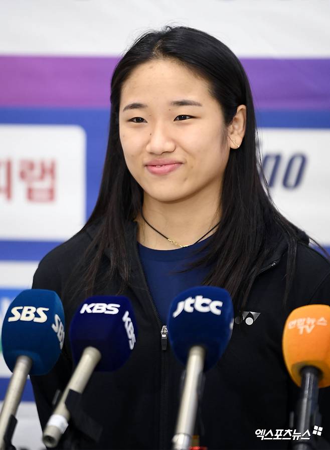 안세영 홀로 떠났다!…세계 최초 대기록 위해 출국→'호주오픈 우승 뒤 말하겠다' 인터뷰 사양