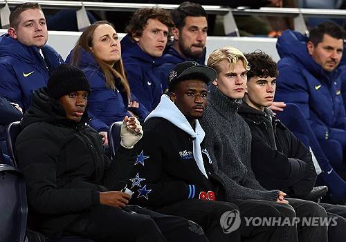 손흥민 그렇게 아꼈는데, 뇌진탕이라니…토트넘 최고 미남 MF, 후유증 심각→스웨덴 대표팀서 즉시 복귀