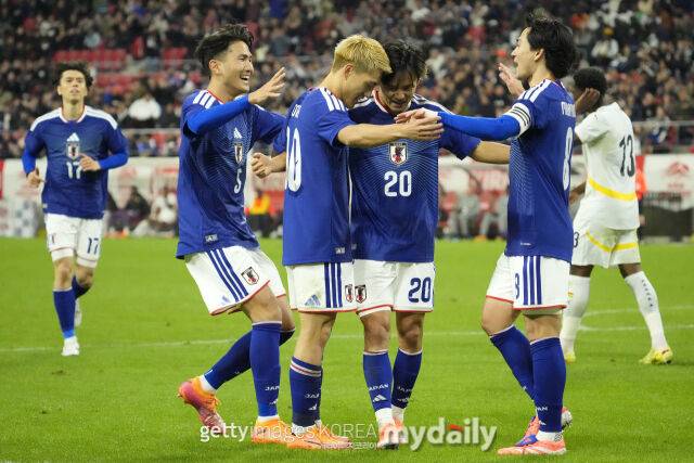 '태극기 같은데?'…일본축구협회, '북중미월드컵에서 착용' 유니폼 이미지 논란